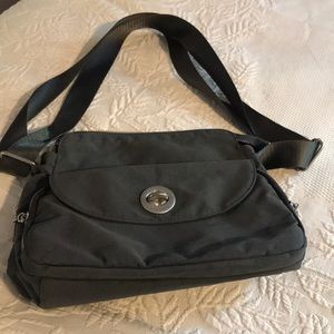 Baggallini shoulder bag, grey with pink interior.